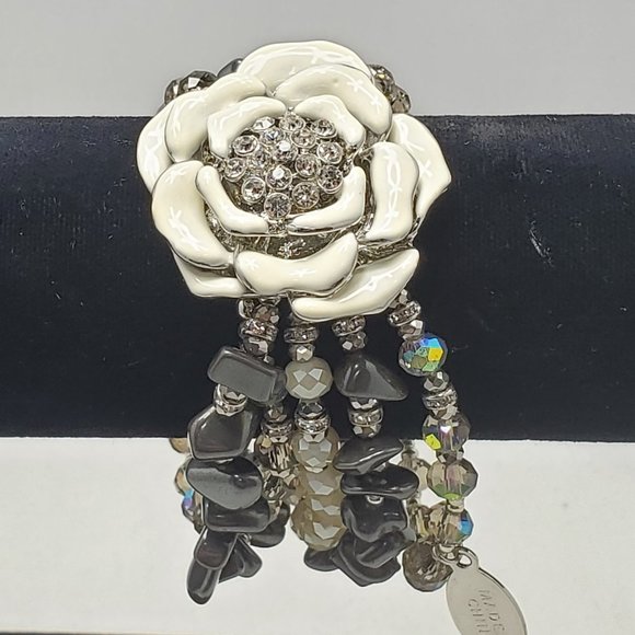 ALI KHAN white flower flower with rhinestone and glass beaded stretch bracelet - Picture 5 of 6